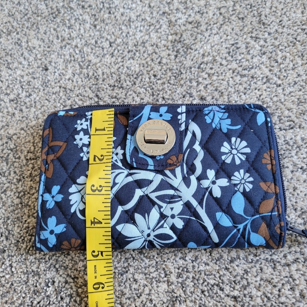 Vera Bradley Women's Turnlock Zipper Quilted  Wallet Blue Java Floral Nwt - Picture 6 of 6